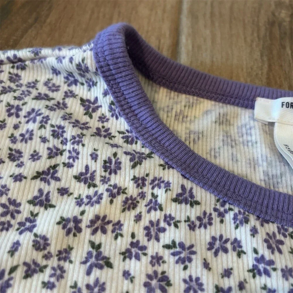 Forever 21 Baby Tee Womens Size L Ivory Floral Ribbed Cropped Purple Trim